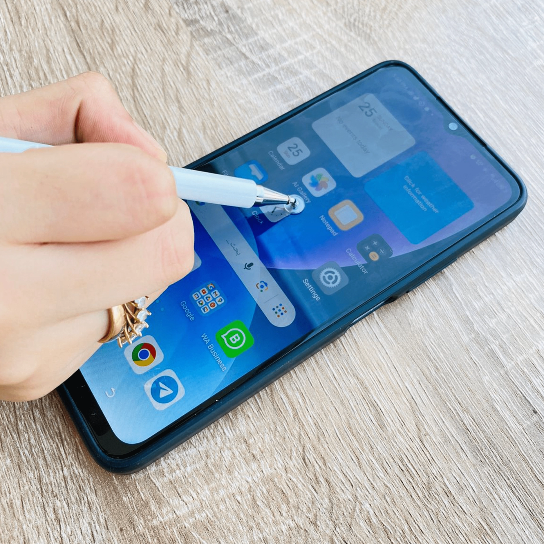 قلم تاتش للموبايل واللايباد معدني دائري أبيض اللون ب 2 رأس مطاطي ودائري WAN - MP2